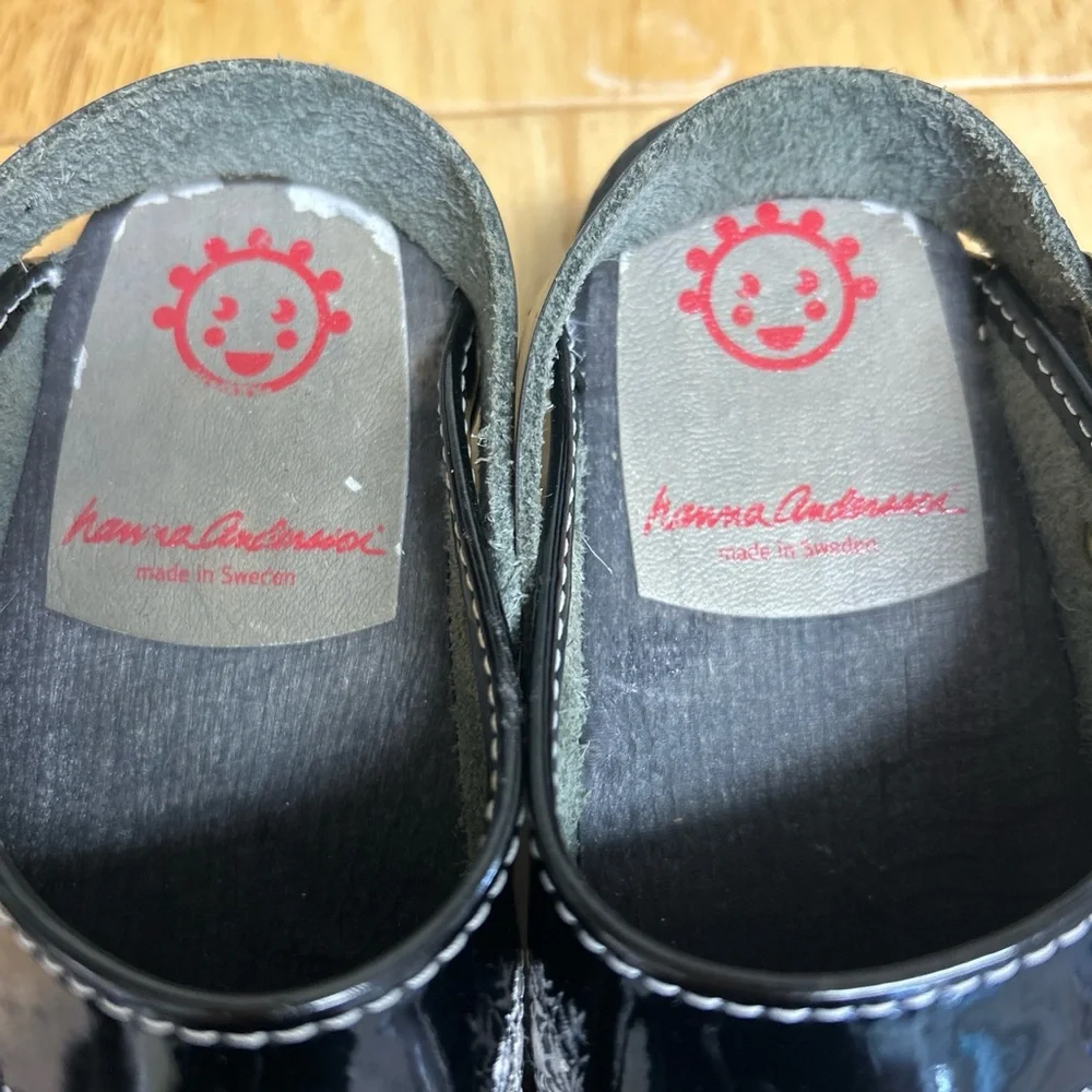 Black Slippers with Comfortable Footbed and‎ Open Back